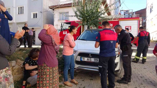 Çakmakla Oynayan Çocuk Az Kalsın Evi Yakıyordu