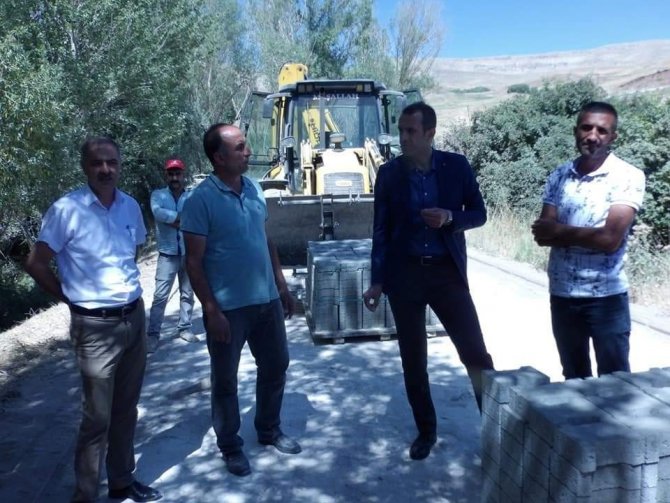 Adilcevaz’da Yol Asfaltlama Çalışması