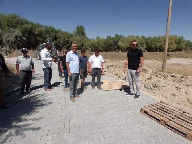 Adilcevaz’da Yol Asfaltlama Çalışması