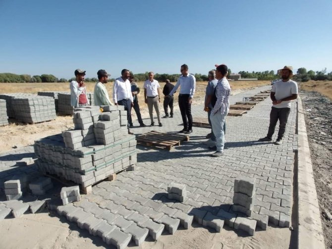 Adilcevaz’da Yol Asfaltlama Çalışması