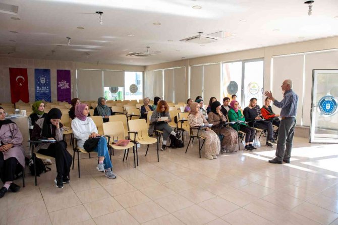 Bursa’da Edebiyat Ve Yazı Kampı Başladı