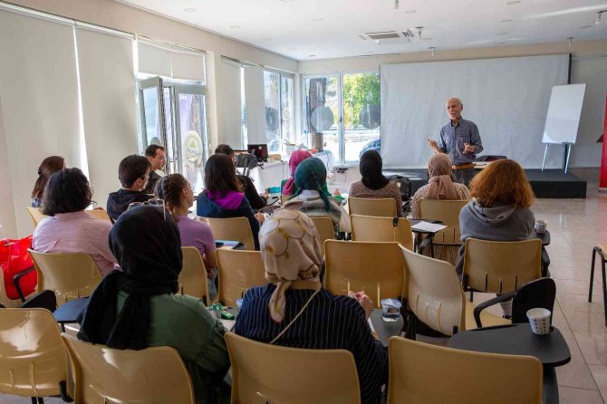 Bursa’da Edebiyat Ve Yazı Kampı Başladı
