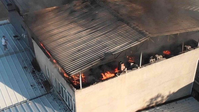 Bursa’da 5 Katlı Apartmanın Çatı Katında Çıkan Yangın Korku Dolu Anlar Yaşattı