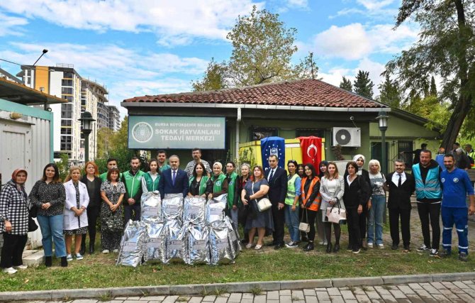 Başkan Aktaş, 4 Aylık Kediyi Sahiplendi