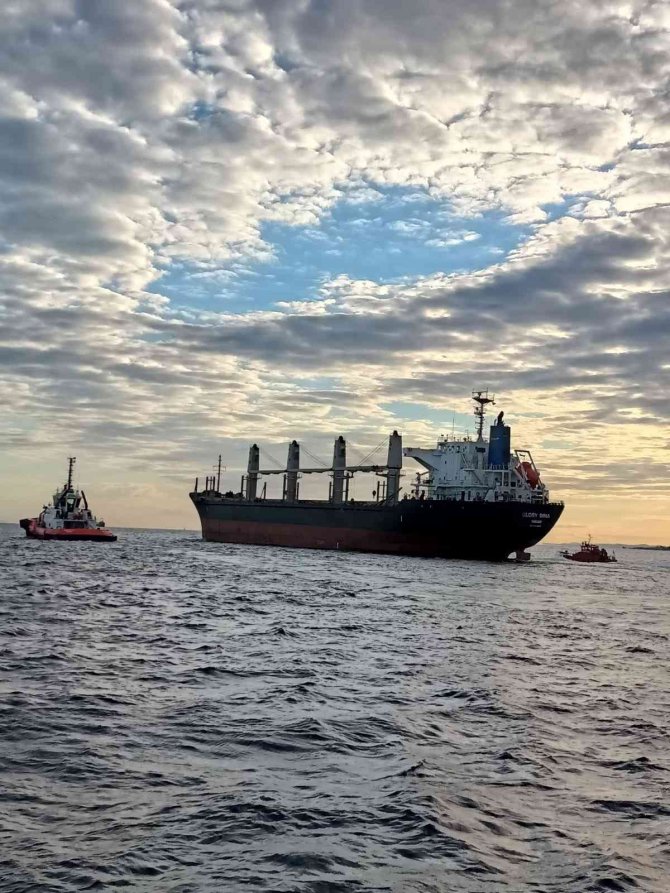Çanakkale Boğazı’nda Boş Dökme Yük Gemisi Makine Arızası Yaptı
