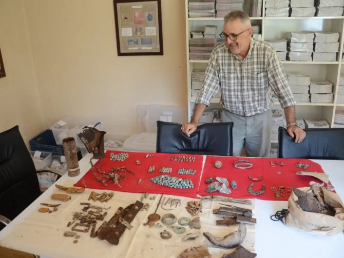 20 Yıl Boyunca Biriktirdiği Savaş Materyallerini Bağışladı