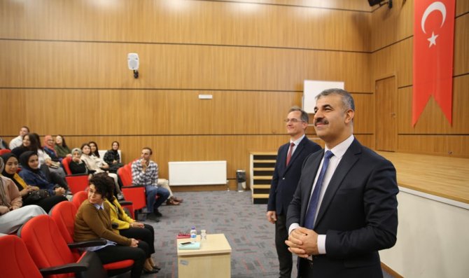 Rektör Çiftçi Hukuk Fakültesi Öğrencileriyle Buluştu