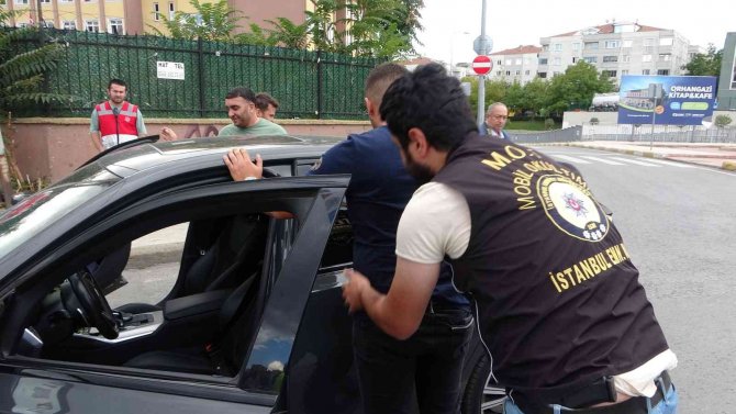 Pendik’te Okul Önlerinde Sıkı Denetim