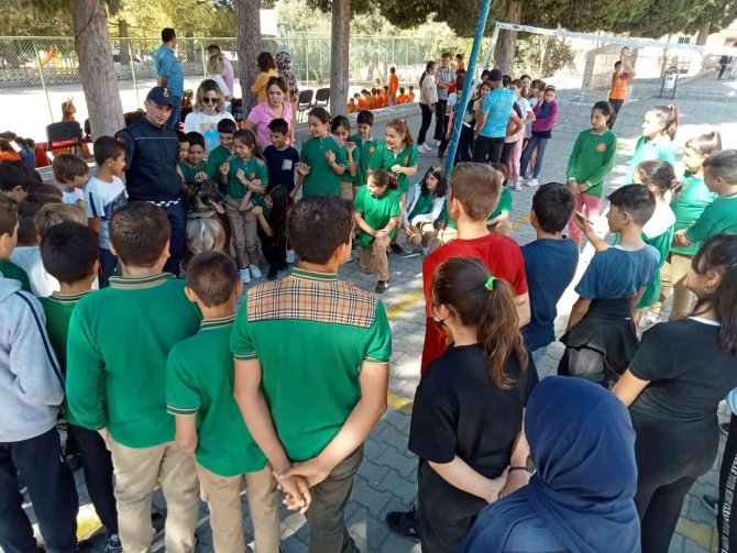 Jandarma Sakak Hayvanları Konusunda Miniklerde Farkındalık Oluşturdu