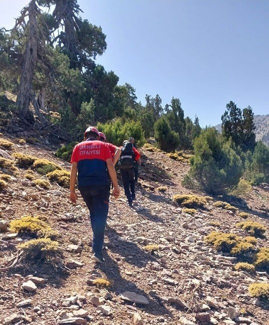1600 Rakımlık Dağda Mahsur Kalan Keçi Kurtarıldı