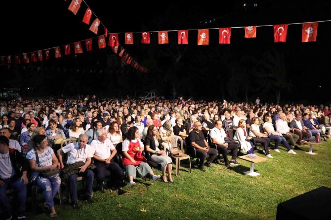 Efelerli Vatandaşlardan ’Ortadaki Oyun’a Yoğun İlgi