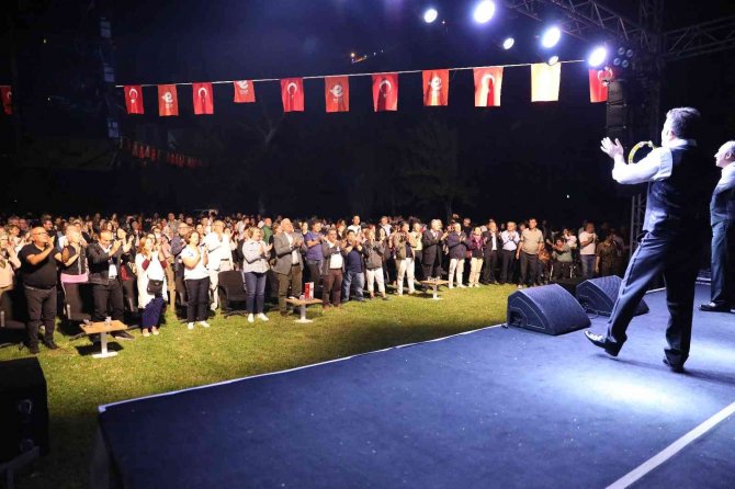 Efelerli Vatandaşlardan ’Ortadaki Oyun’a Yoğun İlgi