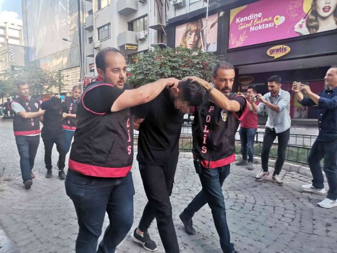Kur’an-ı Kerim’e Saldıran İki Şüpheli Adliyeye Sevk Edildi
