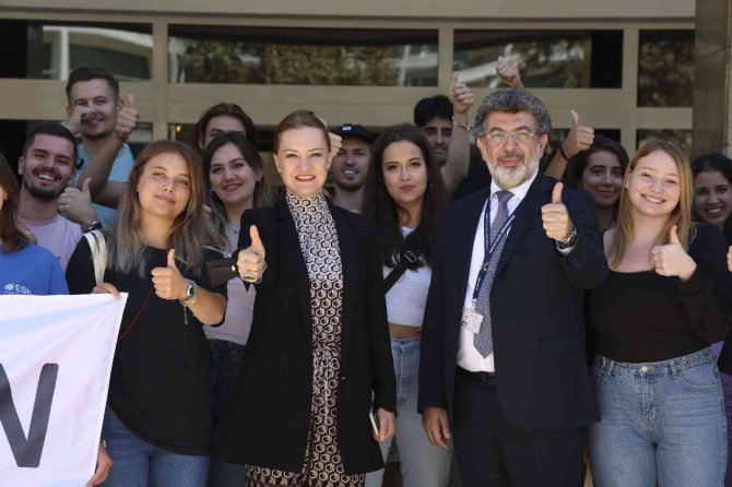 Deü Bilimde Sınırları Ortadan Kaldırıyor