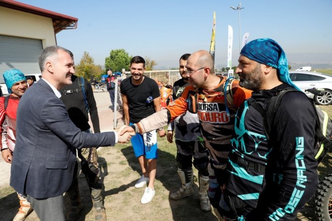 Bursa’da Motocross Şov Nefesleri Kesti