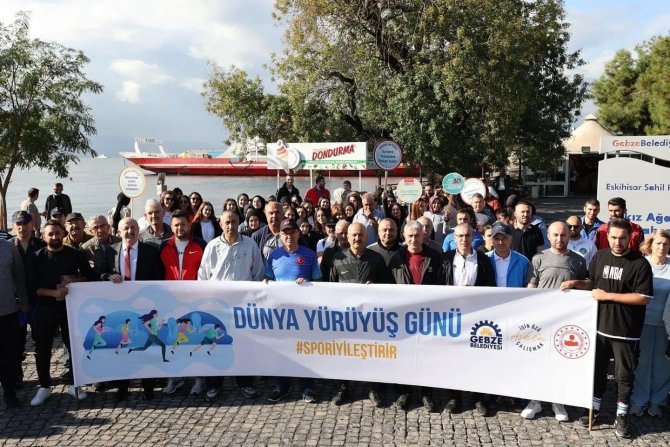 Protokol Üyeleri Ve Vatandaşlar Sağlık İçin Yürüdü