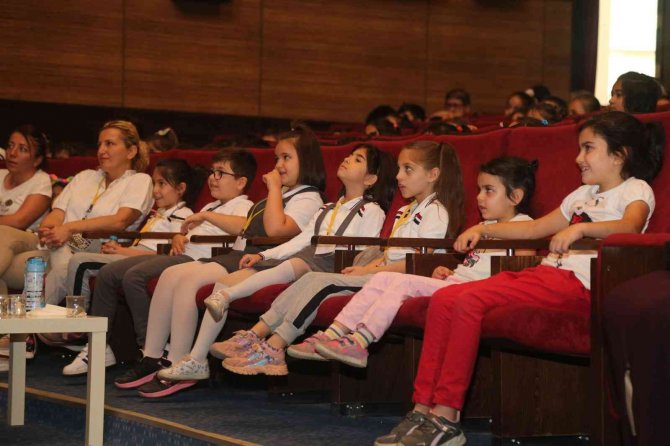 “Keloğlan Ve Becerikli Eşeği” Tiyatro Oyunu Mehmet Akif Ersoy Kültür Merkezi’nde Sahnelendi