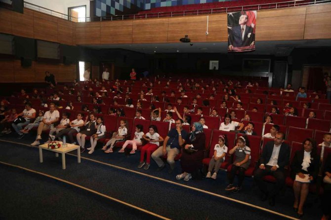 “Keloğlan Ve Becerikli Eşeği” Tiyatro Oyunu Mehmet Akif Ersoy Kültür Merkezi’nde Sahnelendi