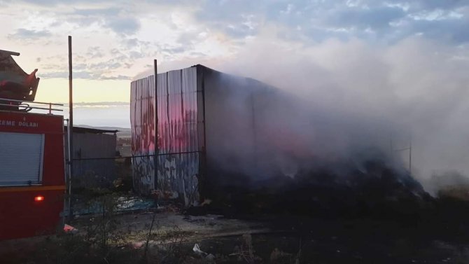 Gönen’de Çeltik Balyaları Alev Alev Yandı