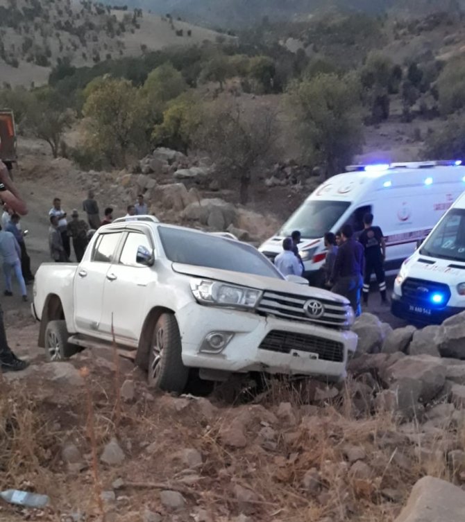 Derecik’te Trafik Kazası: 3 Yaralı