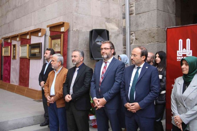 Erzurum’da Hüsn-i Hat Sergisi 48 Eser İle 10 Ekim’e Kadar Ziyarete Açık Kalacak