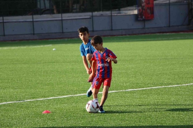 Futbolda Özkaynak Projesi Meyvelerini Toplamaya Başladı