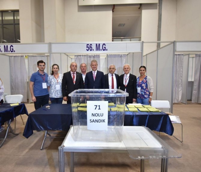 İ̇zto’da 10 Bin 978 Üye Sandık Başına Gitti