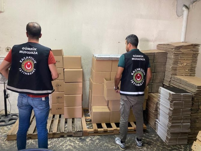 İ̇zmir’de Binlerce Şişe Sahte Alkol Ele Geçirildi