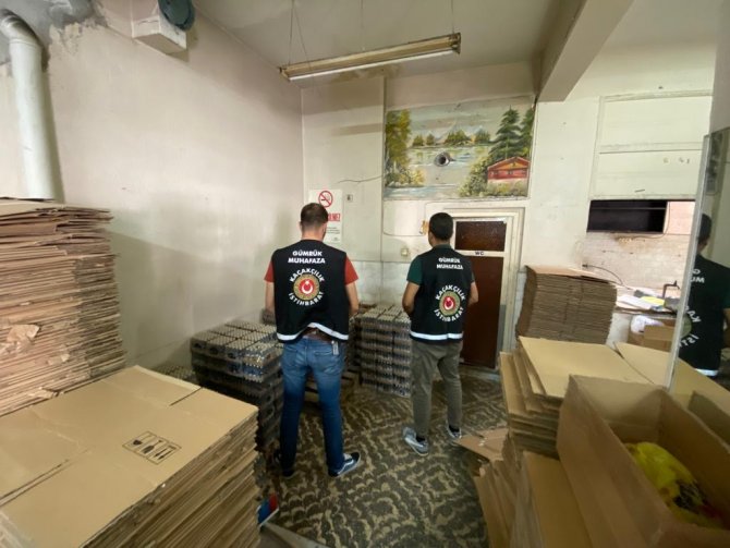 İ̇zmir’de Binlerce Şişe Sahte Alkol Ele Geçirildi