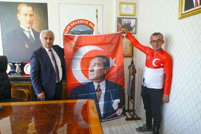 Milli Mücadele’nin Kadın Kahramanları İçin 950 Kilometre Pedal Çevirdi