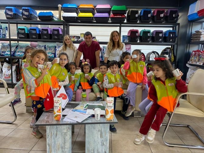 Anaokulu Öğrencileri Hayvan Sevgisiyle Yetişiyor