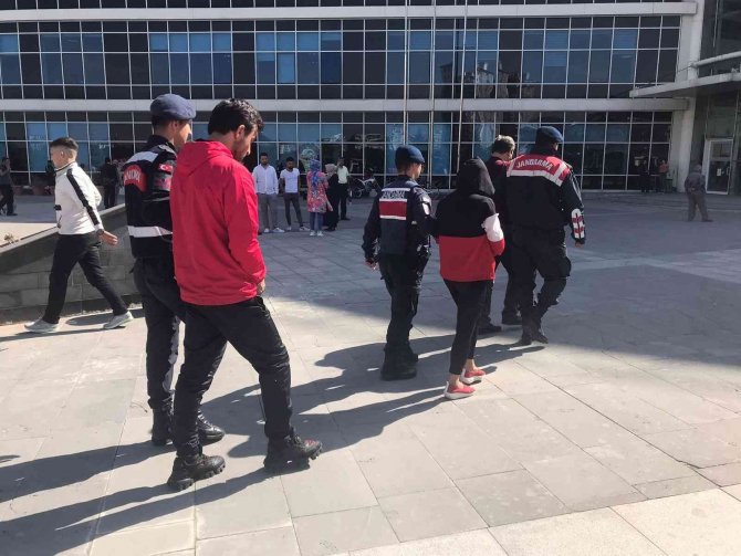 100 Bin Tl Nakit Para Çalan 3 Şahıs Yakalandı