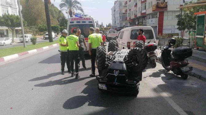 Otomobilin Çarptığı Atv, Park Halindeki Araca Çarpıp Takla Attı: 2 Turist Yaralı