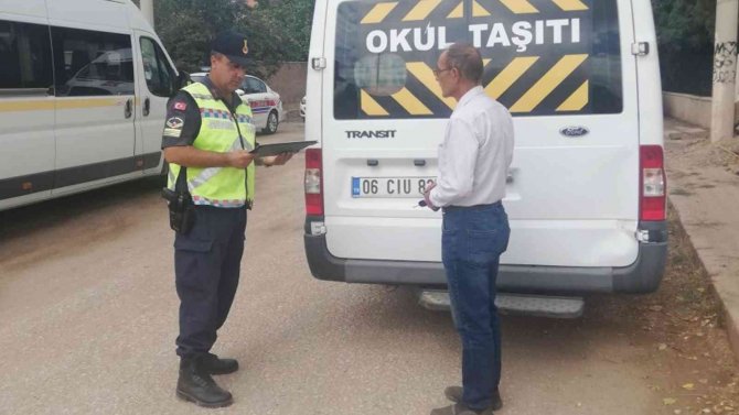 Jandarma Okul Servis Araçlarını Denetledi
