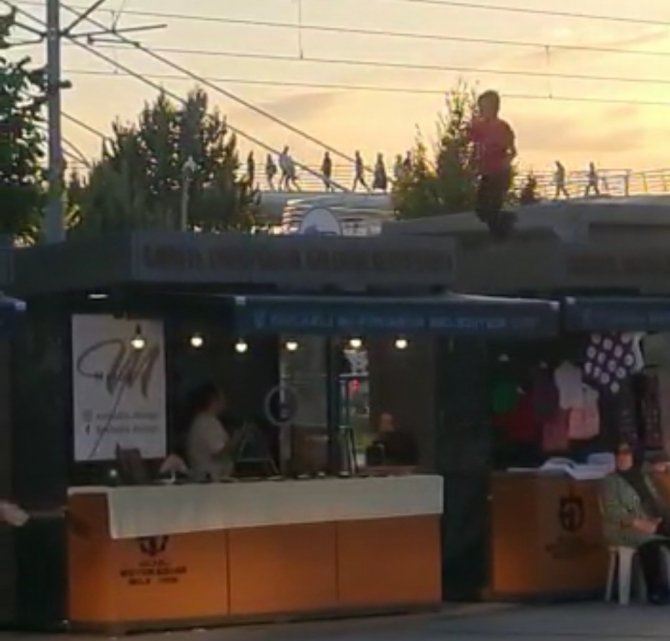 Çatıdan Çatıya Zıplayan Çocuklar Vatandaşları Korkuttu