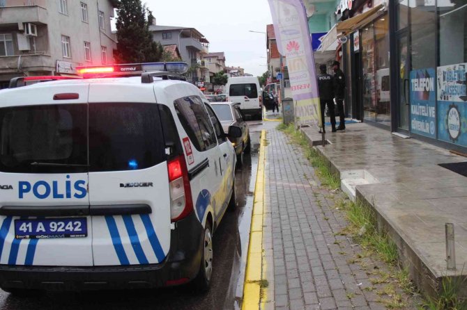 İ̇ki Genç Arasındaki Bıçaklı Kavga Kanlı Bitti: 1 Yaralı