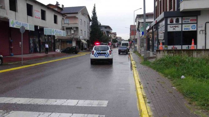 İ̇ki Genç Arasındaki Bıçaklı Kavga Kanlı Bitti: 1 Yaralı