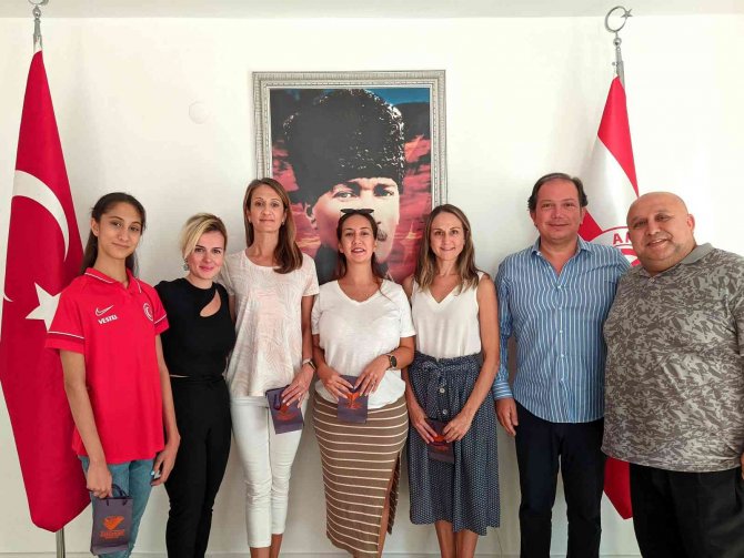 Antalyasporlu Melisa’ya Ödül