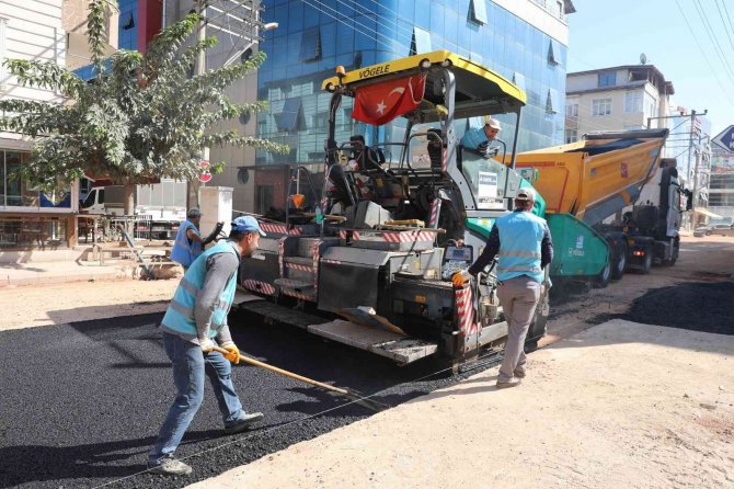 Körfez’de Altyapısı Tamamlanan Caddeler Asfaltlanıyor