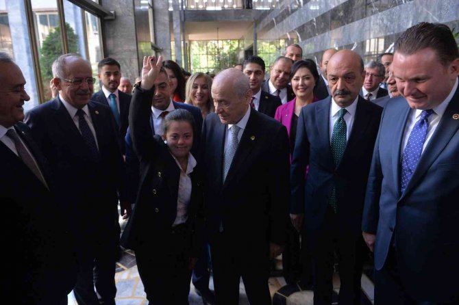 Mhp Genel Başkanı Bahçeli: “Başörtüsü Meselesi Türkiye’de 414 Milletvekilinin Katılımıyla Çözülmüş Bir Meseledir"