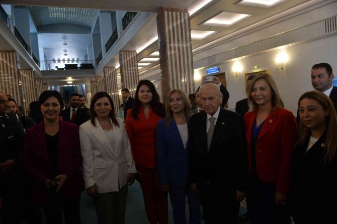 Mhp Genel Başkanı Bahçeli: “Başörtüsü Meselesi Türkiye’de 414 Milletvekilinin Katılımıyla Çözülmüş Bir Meseledir"