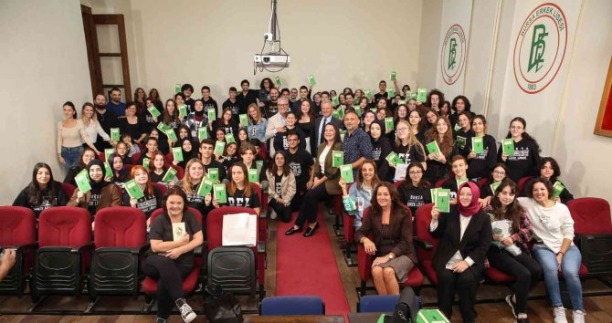 Yekta Kopan Sait Faik’in “İ̇pekli Mendil”ini Okudu