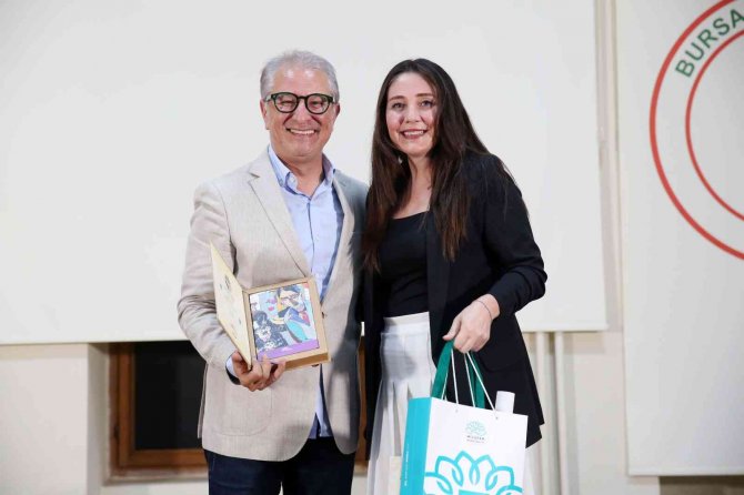 Yekta Kopan Sait Faik’in “İ̇pekli Mendil”ini Okudu