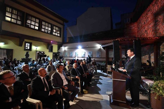 Tarihi Doku İle Kitap Kokusu Şadırvanlı Han’da Birleşiyor