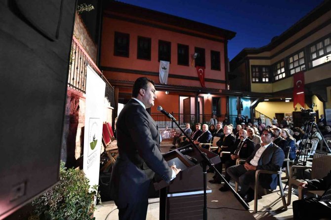 Tarihi Doku İle Kitap Kokusu Şadırvanlı Han’da Birleşiyor