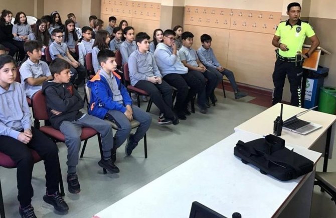 Simav’da Öğrencilere Trafik Davranışları Ve Trafik Dedektifliği Eğitimi