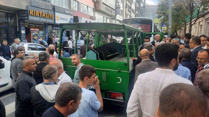 11’inci Kattan Düşerek Hayatını Kaybeden Hayrunnisa Bayrak Son Yolculuğuna Uğurlandı