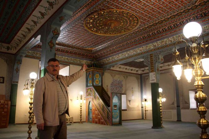 Yapımı 13 Yıl Sürdü, 127 Yıllık Tarihi Cami İşlemeleri Görenleri Mest Ediyor