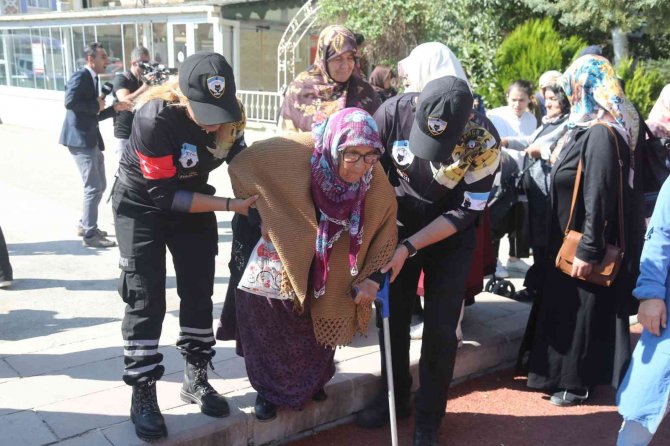 Pilot Bölge Seçilen Gölbaşı’nda Deprem Anı Tahliye Ve Toplanma Alanı Tatbikatı