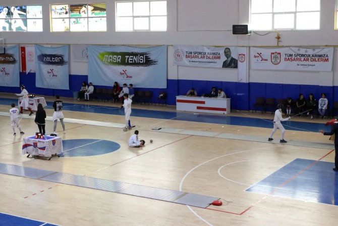 Sivas, Eskrim Bölgesel Kılıç Açık Turnuvasına Ev Sahipliği Yaptı